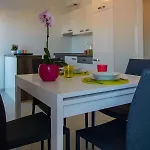 Two-bedroom In Okrug Gornji Iii Lejlighed