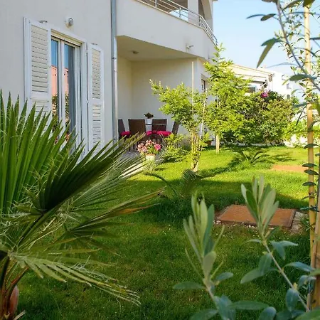 Two-bedroom In Okrug Gornji Iii