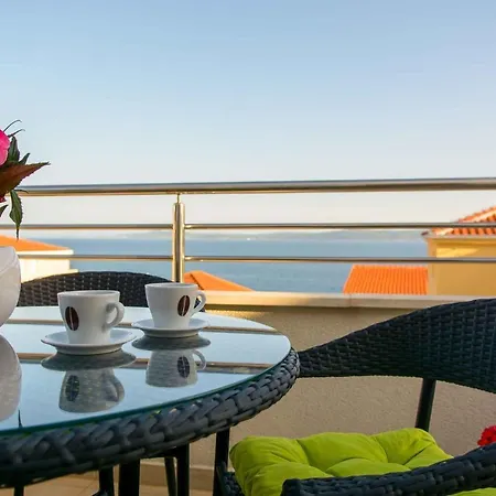 Two-bedroom In Okrug Gornji Iii Apartment