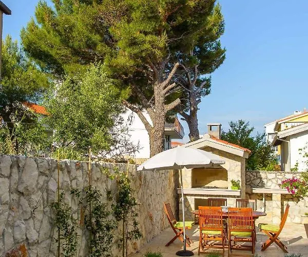 Two-bedroom In Okrug Gornji Iii *
