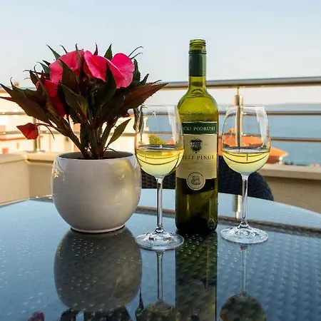 Apartament Two-bedroom In Okrug Gornji Iii