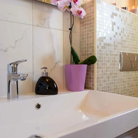 Apartament Two-bedroom In Okrug Gornji Iii *