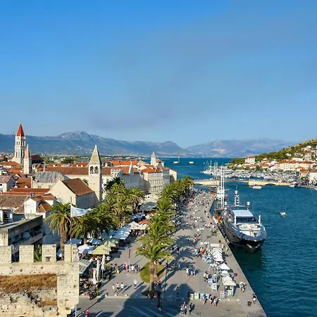 Two-bedroom In Okrug Gornji Iii * Trogir