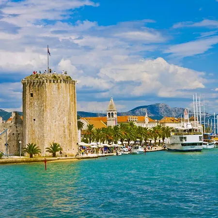 Apartament Two-bedroom In Okrug Gornji Iii