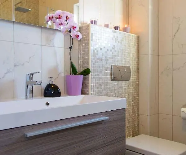 Two-bedroom In Okrug Gornji Iii 特罗吉尔