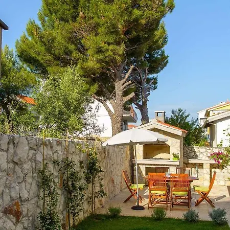 Two-bedroom In Okrug Gornji Iii *