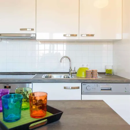 Two-bedroom In Okrug Gornji Iii Apartament